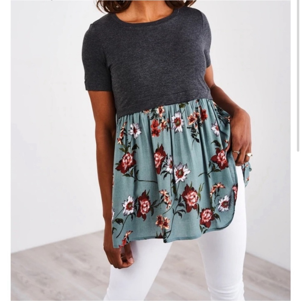 NWT Latched Mama Flowy Floral Nursing Top in Size XS